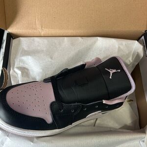 Jordan 1 Low SE Black and Lilac Sneakers